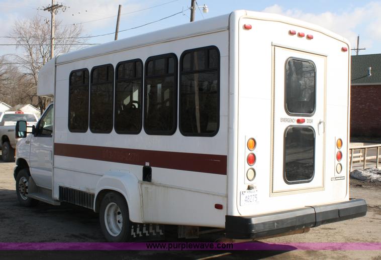 image for item 4981 2004 Ford E350 Super Duty handicap bus