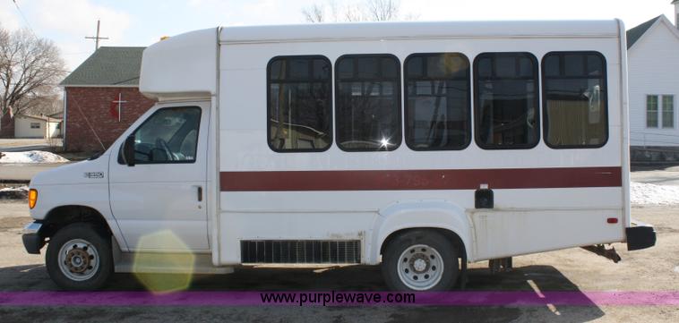 image for item 4981 2004 Ford E350 Super Duty handicap bus