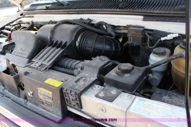 image for item 4981 2004 Ford E350 Super Duty handicap bus