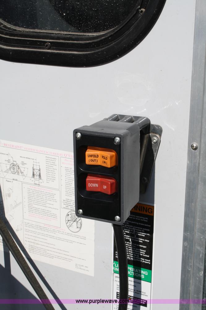 image for item 4981 2004 Ford E350 Super Duty handicap bus