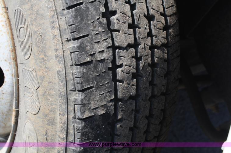 image for item 4981 2004 Ford E350 Super Duty handicap bus