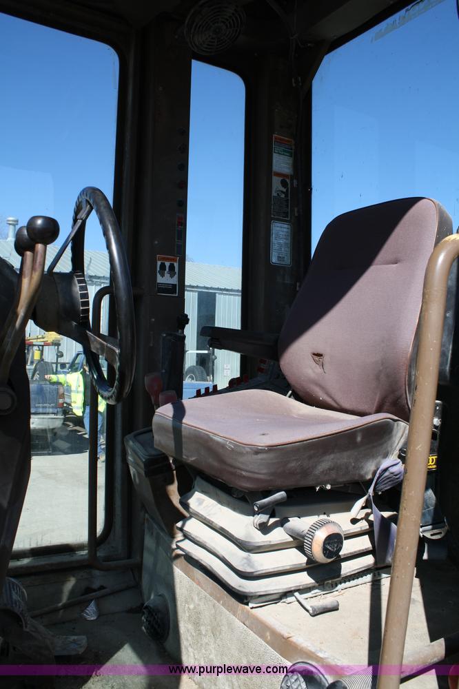 image for item 5058 1989 Champion 720A motor grader