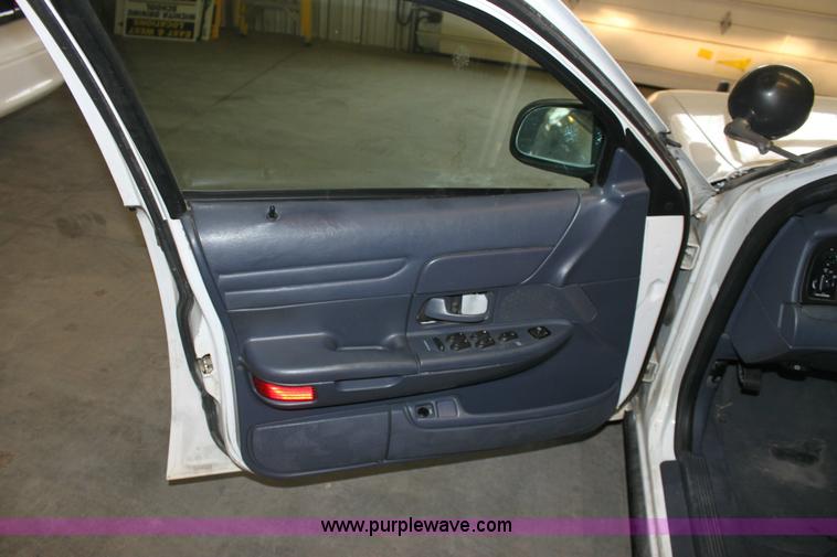image for item 6152 2002 Ford Crown Victoria Police Interceptor