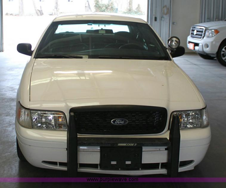 image for item 6153 2002 Ford Crown Victoria Police Interceptor