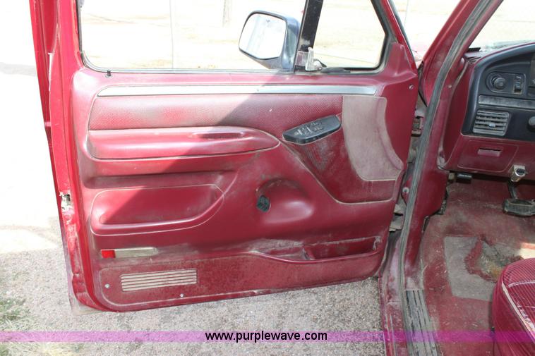 image for item 6345 1995 Ford F150 XLT pickup truck