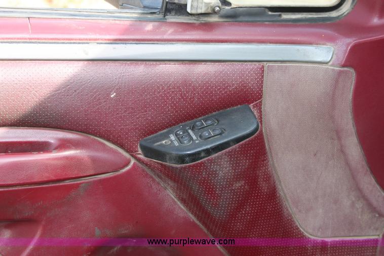 image for item 6345 1995 Ford F150 XLT pickup truck