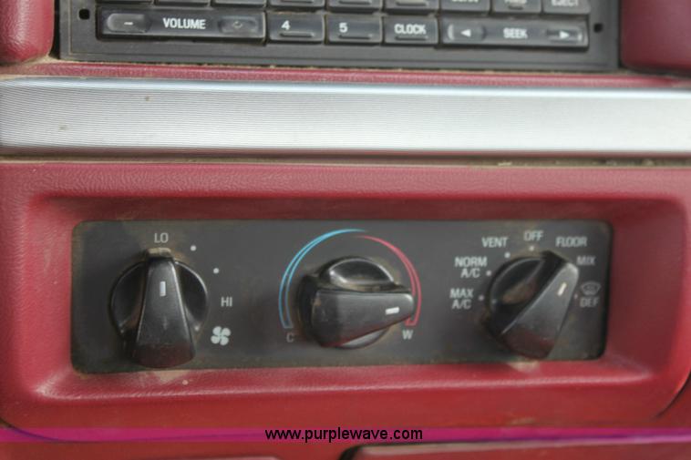 image for item 6345 1995 Ford F150 XLT pickup truck