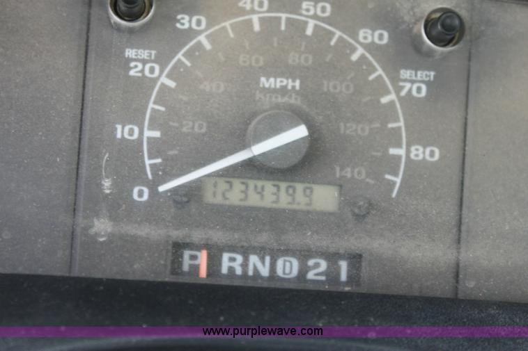 image for item 6345 1995 Ford F150 XLT pickup truck