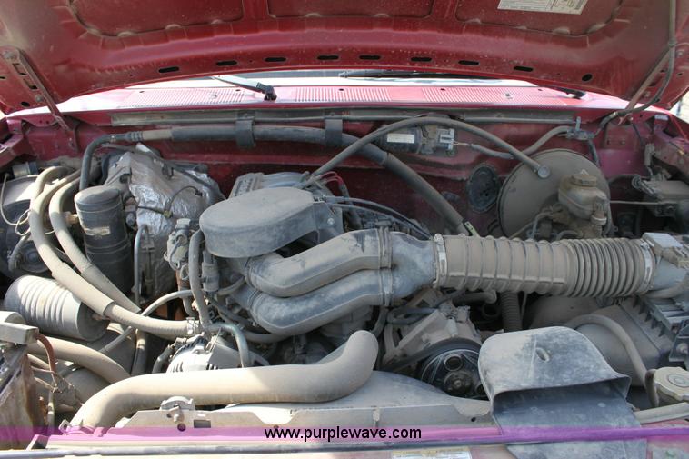 image for item 6345 1995 Ford F150 XLT pickup truck