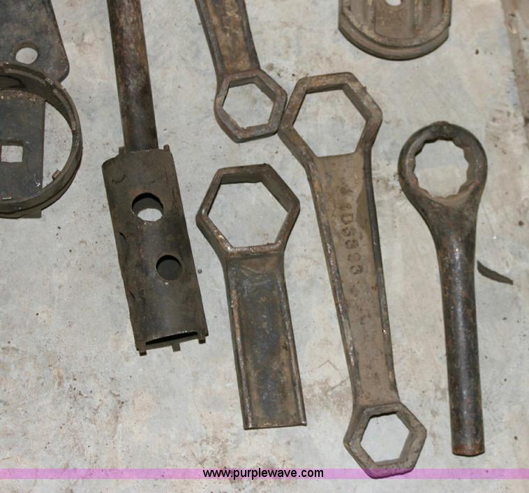 image for item 6396 Assorted tools and industrial supplies