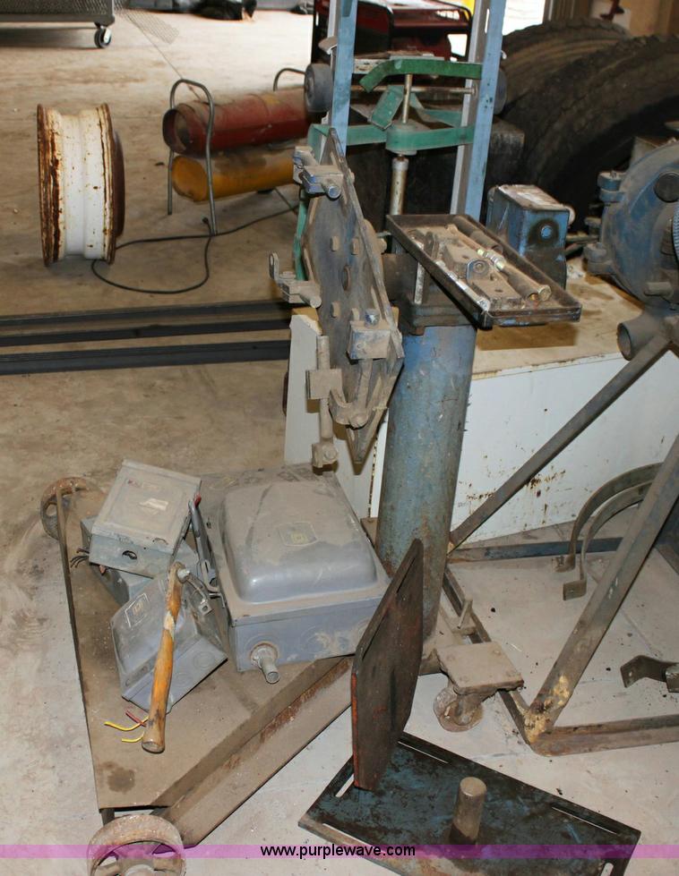 image for item 6401 Engine stand