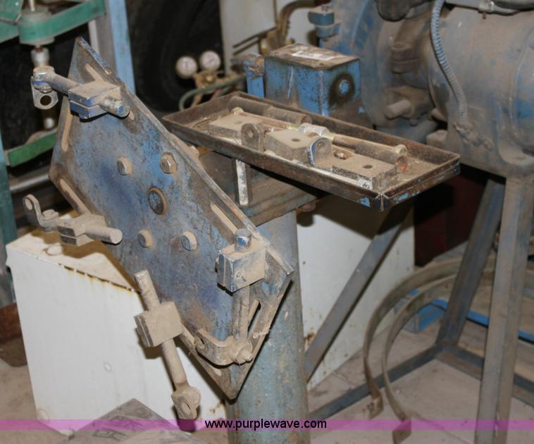 image for item 6401 Engine stand