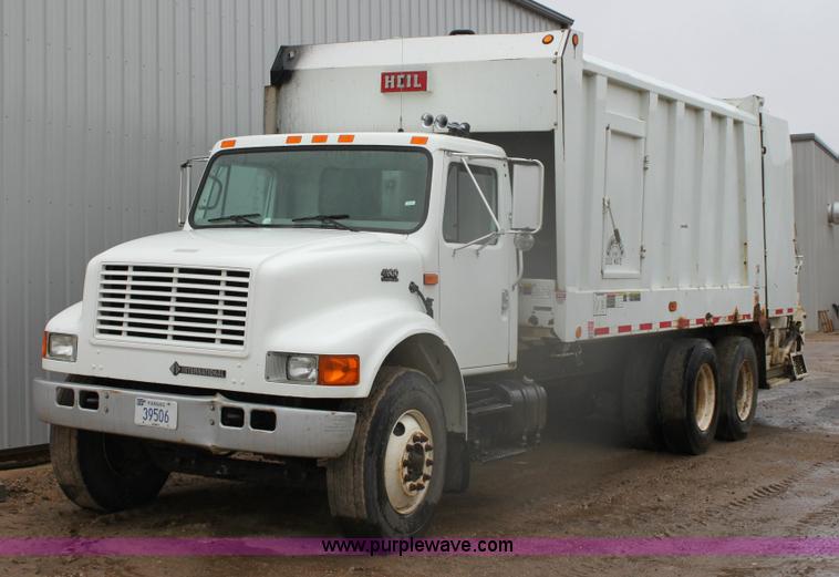 image for item 6413 1998 International 4900 6x4 refuse truck