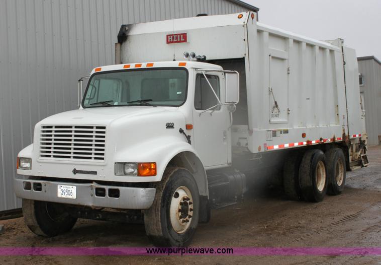 image for item 6413 1998 International 4900 6x4 refuse truck