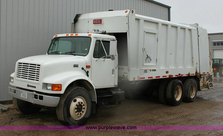 image for item 6413 1998 International 4900 6x4 refuse truck