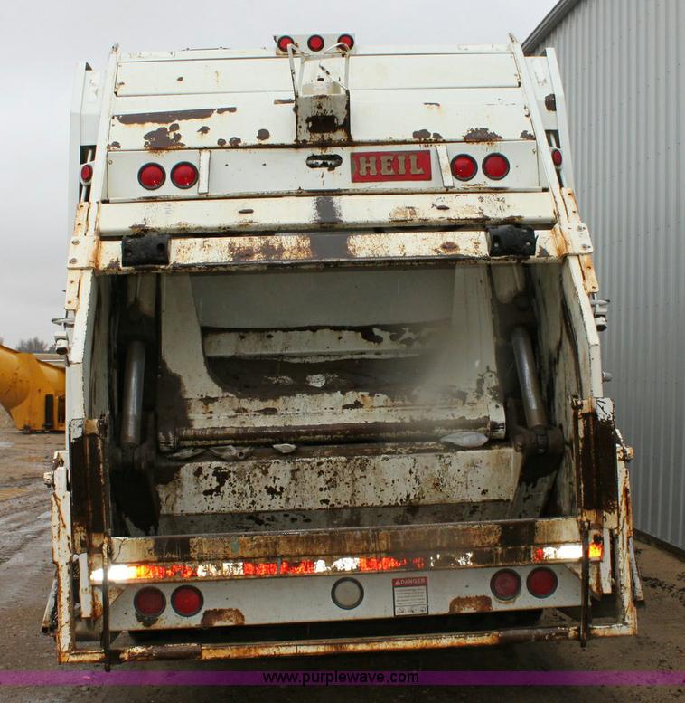image for item 6413 1998 International 4900 6x4 refuse truck