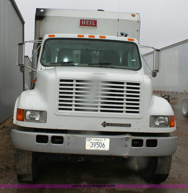 image for item 6413 1998 International 4900 6x4 refuse truck