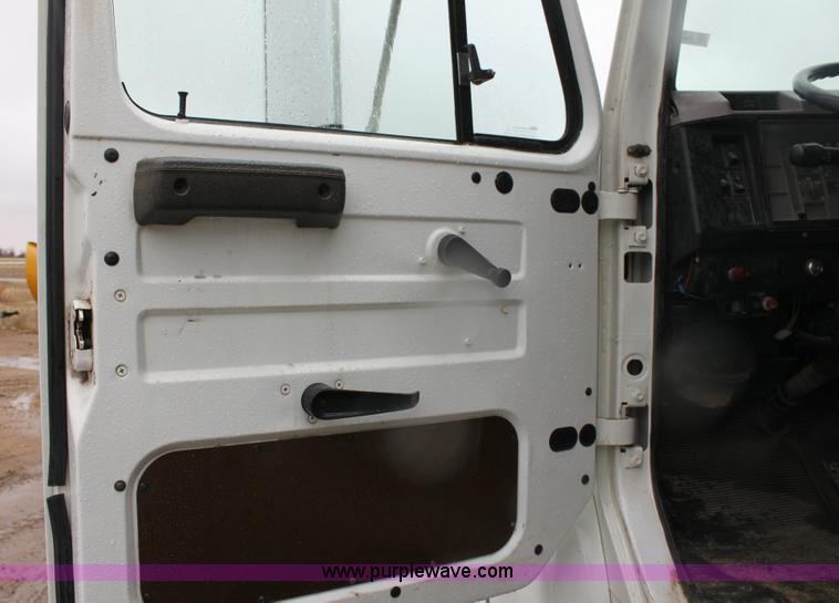 image for item 6413 1998 International 4900 6x4 refuse truck