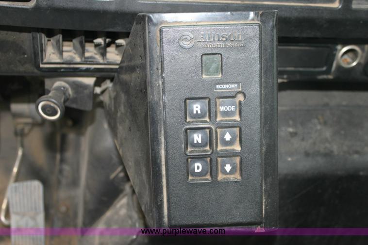 image for item 6413 1998 International 4900 6x4 refuse truck