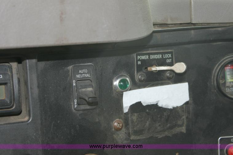 image for item 6413 1998 International 4900 6x4 refuse truck