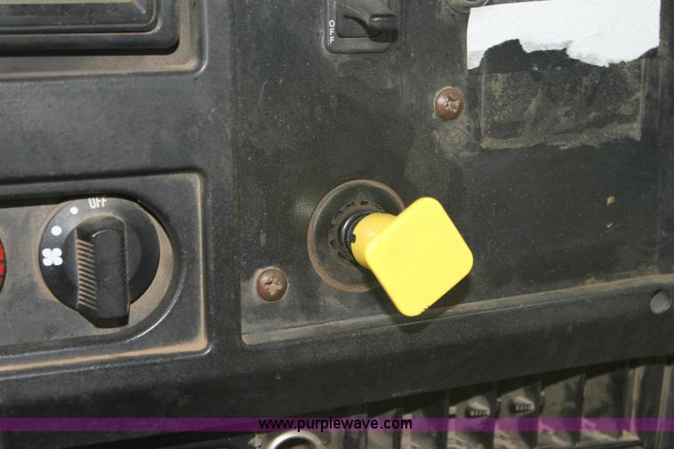 image for item 6413 1998 International 4900 6x4 refuse truck