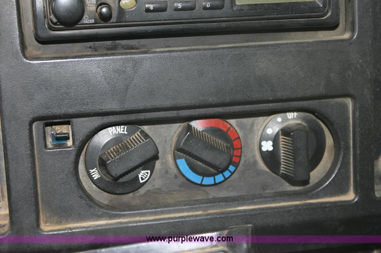 image for item 6413 1998 International 4900 6x4 refuse truck