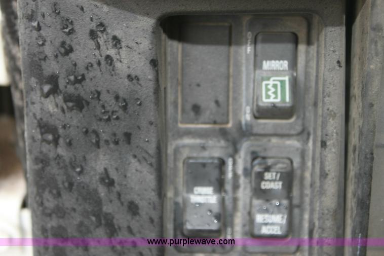 image for item 6413 1998 International 4900 6x4 refuse truck