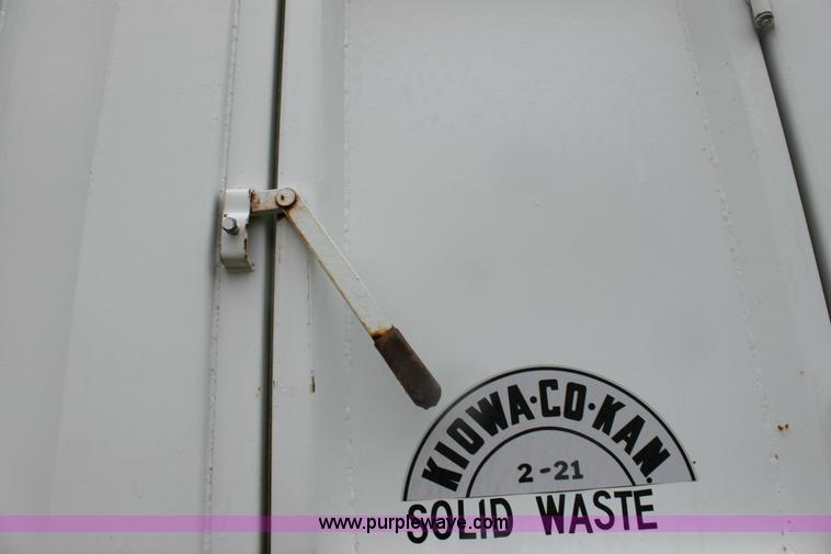 image for item 6413 1998 International 4900 6x4 refuse truck