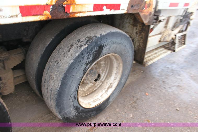 image for item 6413 1998 International 4900 6x4 refuse truck