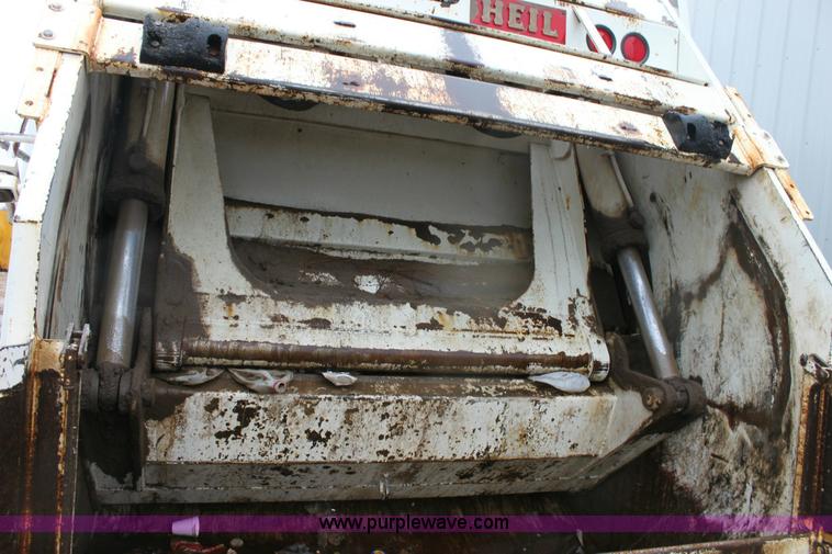 image for item 6413 1998 International 4900 6x4 refuse truck