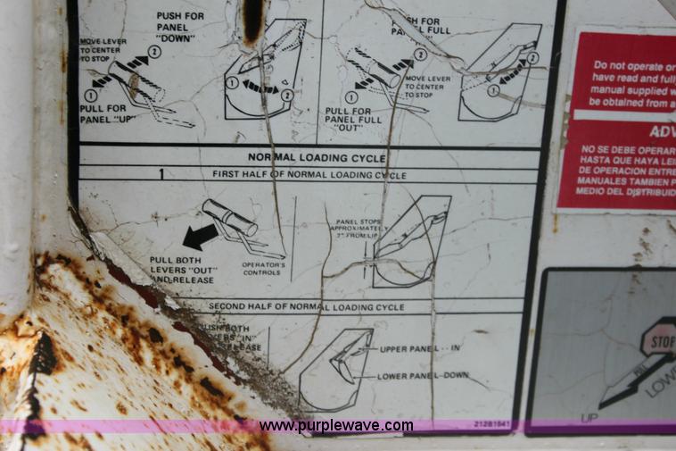 image for item 6413 1998 International 4900 6x4 refuse truck