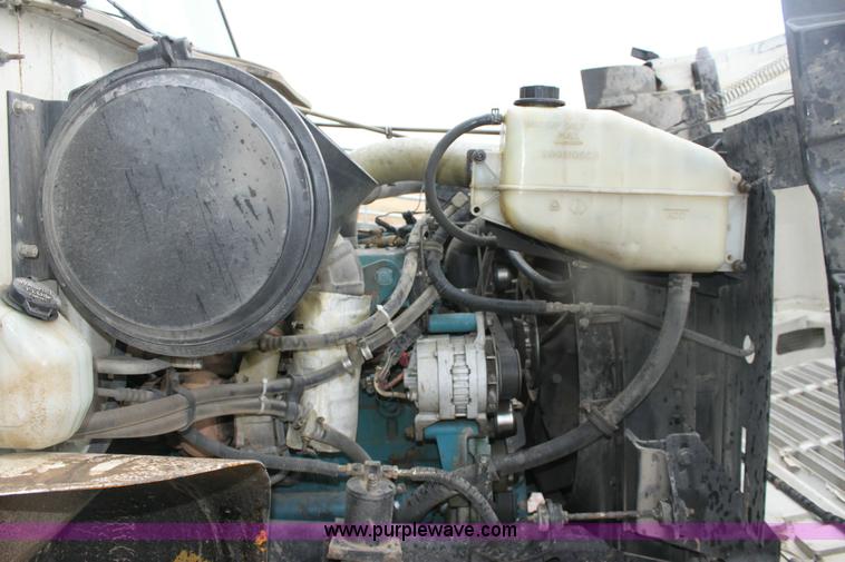 image for item 6413 1998 International 4900 6x4 refuse truck