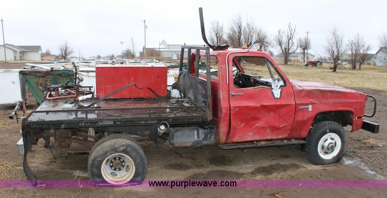 image for item 6421 1985 GMC K3500