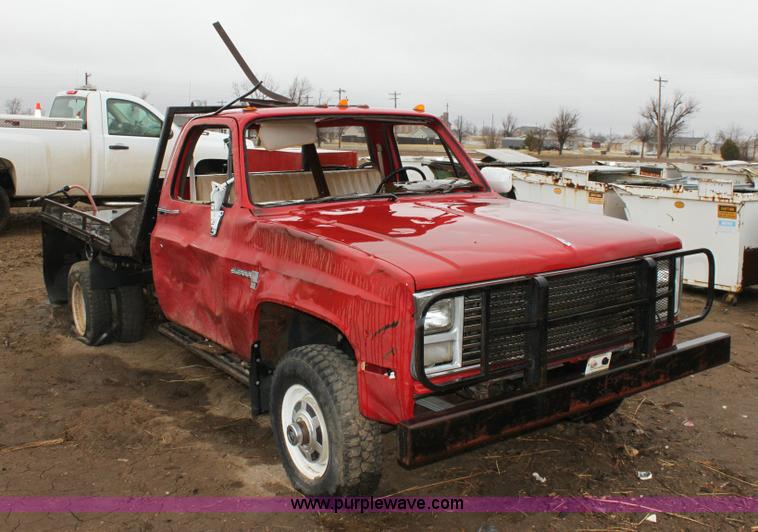 image for item 6421 1985 GMC K3500