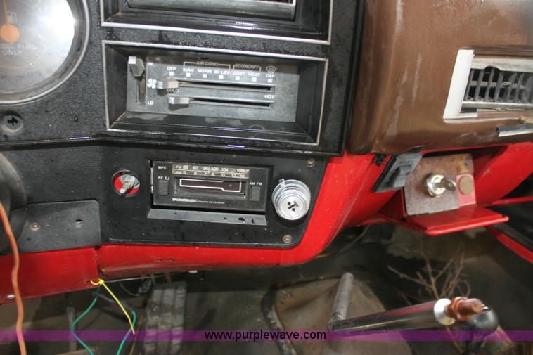 image for item 6421 1985 GMC K3500