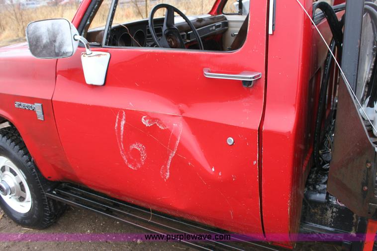 image for item 6421 1985 GMC K3500