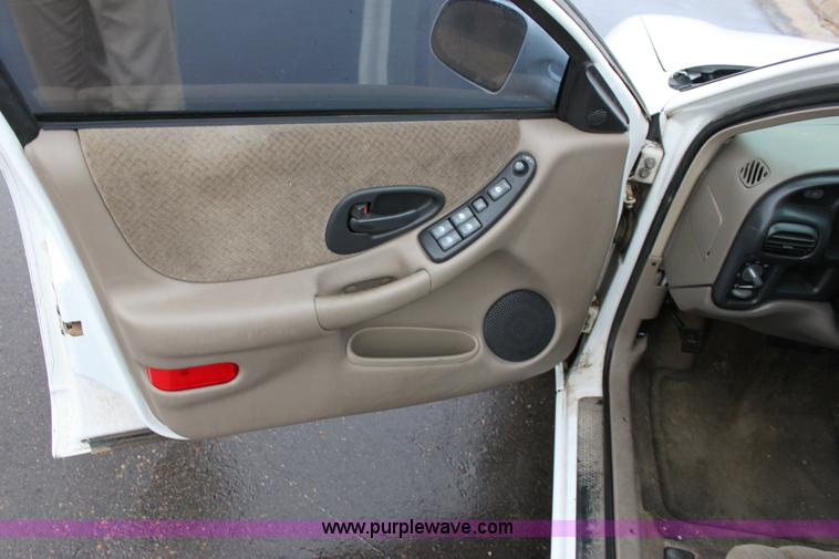 image for item 6429 2001 Pontiac Grand Prix SE