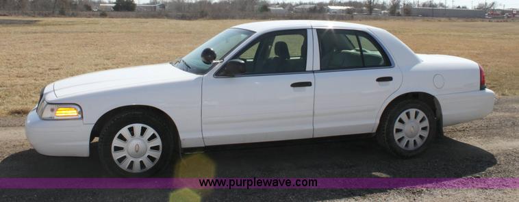 image for item 6528 2006 Ford Crown Victoria Police Interceptor