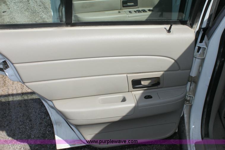 image for item 6528 2006 Ford Crown Victoria Police Interceptor