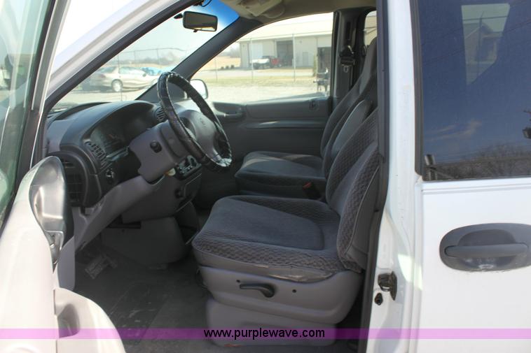 image for item 6532 1998 Dodge Caravan mini van