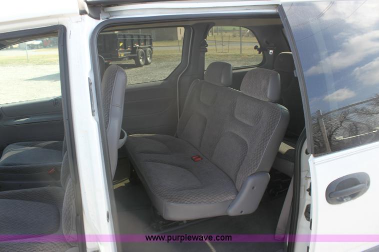 image for item 6532 1998 Dodge Caravan mini van