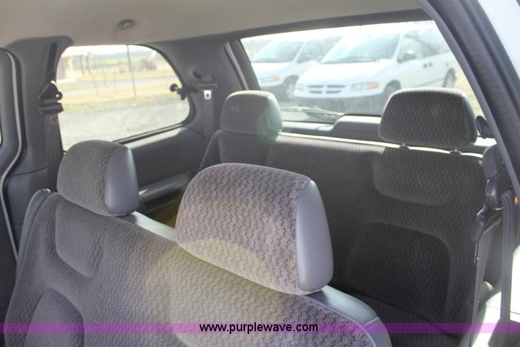 image for item 6532 1998 Dodge Caravan mini van