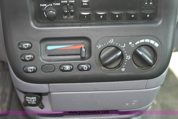 image for item 6532 1998 Dodge Caravan mini van