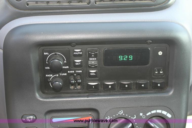 image for item 6532 1998 Dodge Caravan mini van