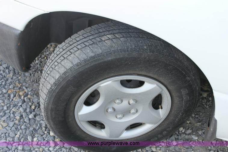 image for item 6532 1998 Dodge Caravan mini van