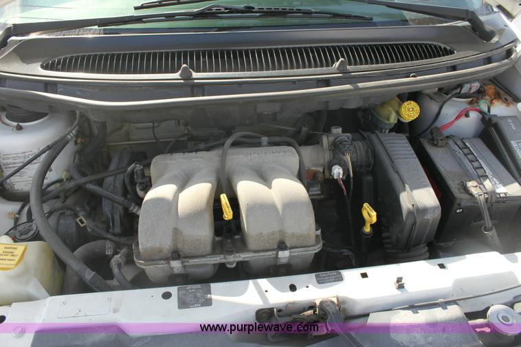image for item 6532 1998 Dodge Caravan mini van