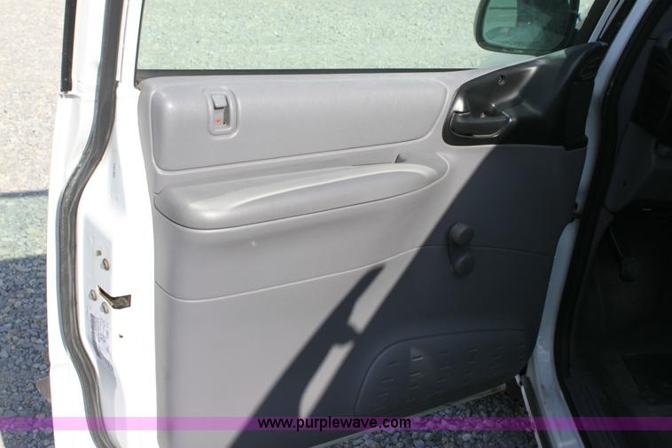 image for item 6533 1999 Dodge Caravan mini van