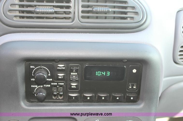 image for item 6533 1999 Dodge Caravan mini van