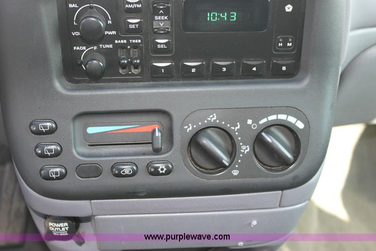 image for item 6533 1999 Dodge Caravan mini van