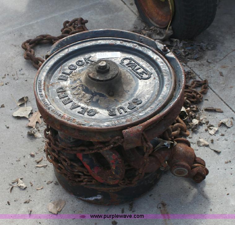 image for item 6535 Yale two ton chain hoist